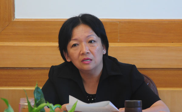 校党委书记、校党委中心组组长王枬在专题会上作重要讲话。