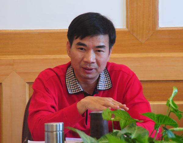 梁宏校长在专题会上发言。