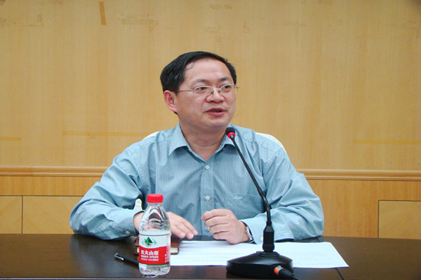 学校党委副书记、校关工委主任唐仁郭出席会议并讲话