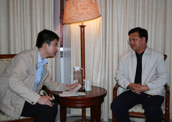 广西社科联副主席张瑞枝校友在接受访谈。