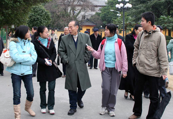 当年《逻辑学》课任课老师刘世英教授在接受访谈。