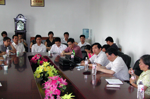 陈兴良教授与法商学院法律系师生举行学术座谈会