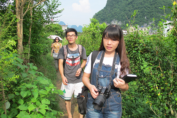 调查途中（本文配图由设计学院高凌潇拍摄）