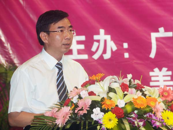 梁宏校长在会上讲话。