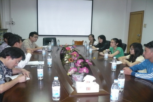 灌阳组向受访家庭的学生及其辅导员反馈家访情况