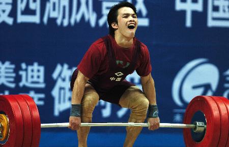 丘乐在比赛中蓄势待发。