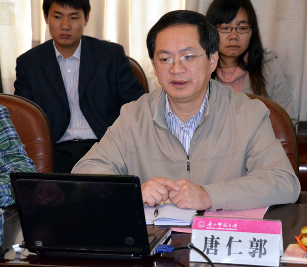 校党委唐仁郭副书记作学生资助管理工作汇报