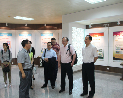 参观我校人文强桂展