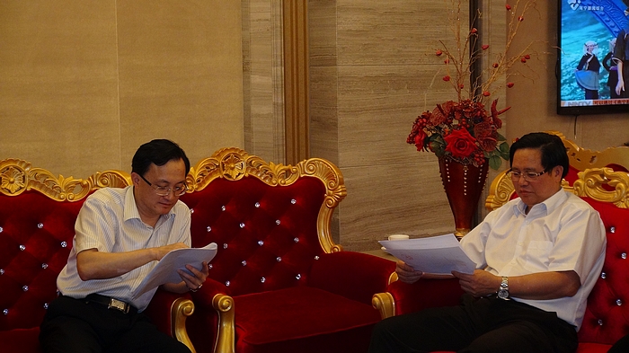 南宁校友会代表研究校友会工作