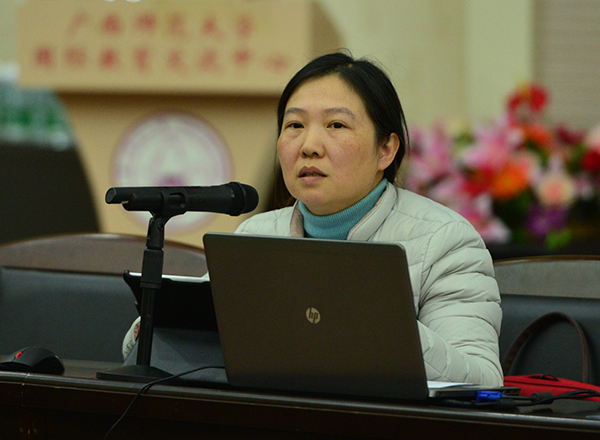 校党委副书记、纪委书记查丹明作《准则》和《条例》的专题学习辅导报告