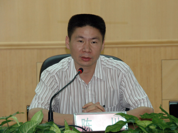 自治区高校团工委书记陈川在开班仪式上致辞。