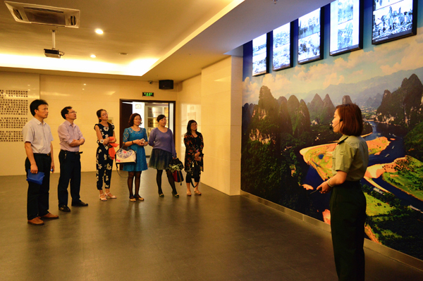 档案馆支部参观八路军办事处纪念馆