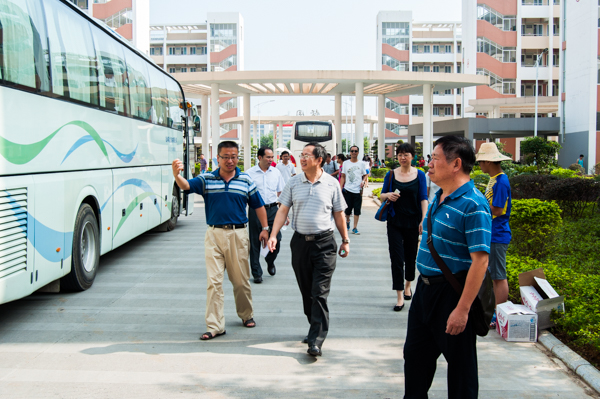 党委副书记唐仁郭亲临现场指导（大学生通讯社 蔡彬彬 摄）