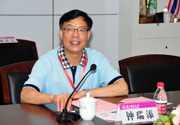 钟瑞添副校长主持会议