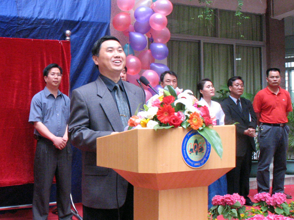 张鹏副书记在启动仪式上讲话。