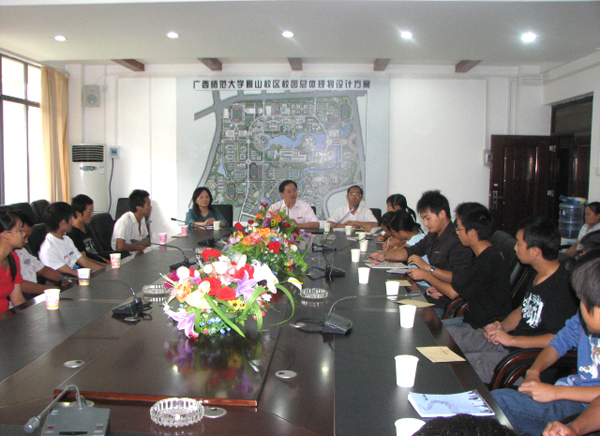 我校召开汶川地震灾区新生座谈会