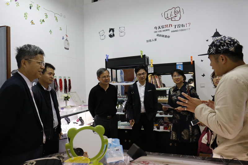 C:/Users/DELL/Desktop/压缩——“创新讲堂”进基层—全区创新驱动发展大会走进我校——相片/压缩——“创新讲堂”进基层—全区创新驱动发展大会走进我校——相片/_63A2335 (2).JPG
