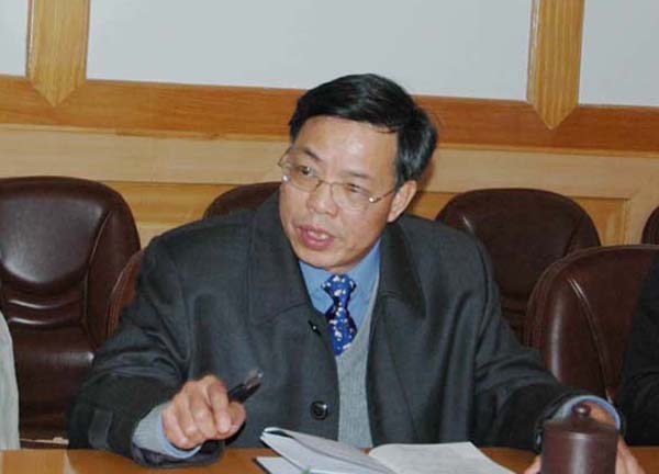 副校长、教师教育学院院长钟瑞添教授主持会议并讲话