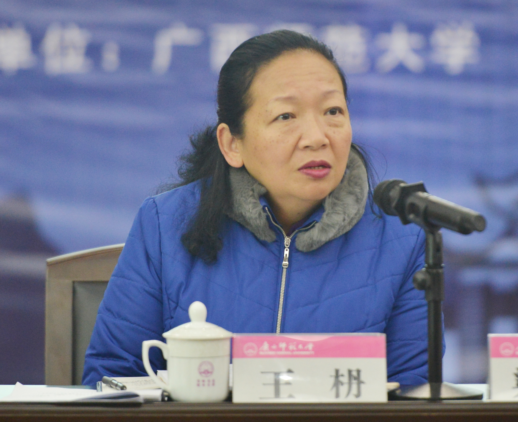 ５王枬书记主持学习会，同时在会上传达了自治区第十一次党代会精神２.jpg