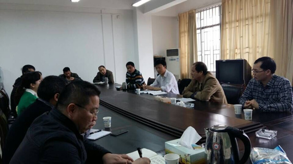 与雁山建设办的干部交流档案工作