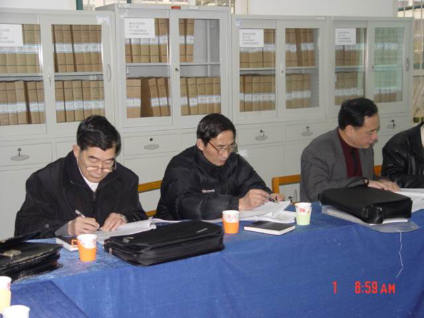 专家组审阅自评报告及佐证材料。