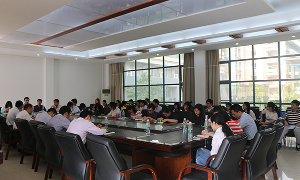 广西师大独秀青年成长沙龙暨团学干部“两学一做”专题教育活动现场