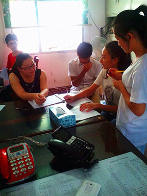 大学生村官唐佳琴接受采访