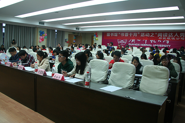 现场观众全情投入