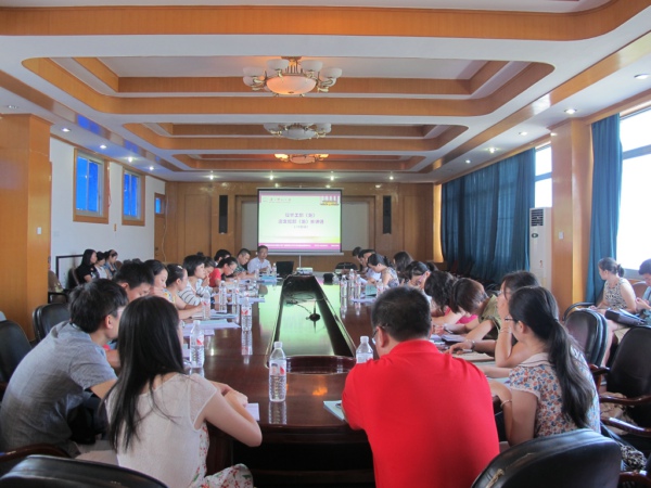毕业生辅导员培训会现场