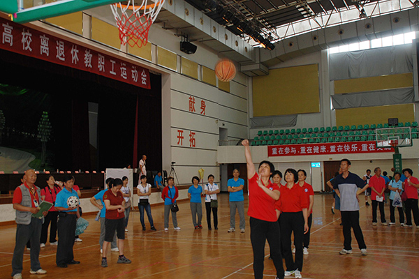 篮球投篮接力精彩瞬间