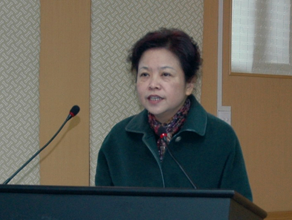 桂林市妇联闻建成主席在会上讲话。