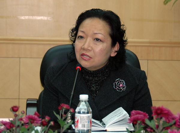 校党委书记王枬在会上讲话。