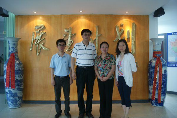 王枬书记与全国展望计划办公室主任符钢战主任(左二)合影