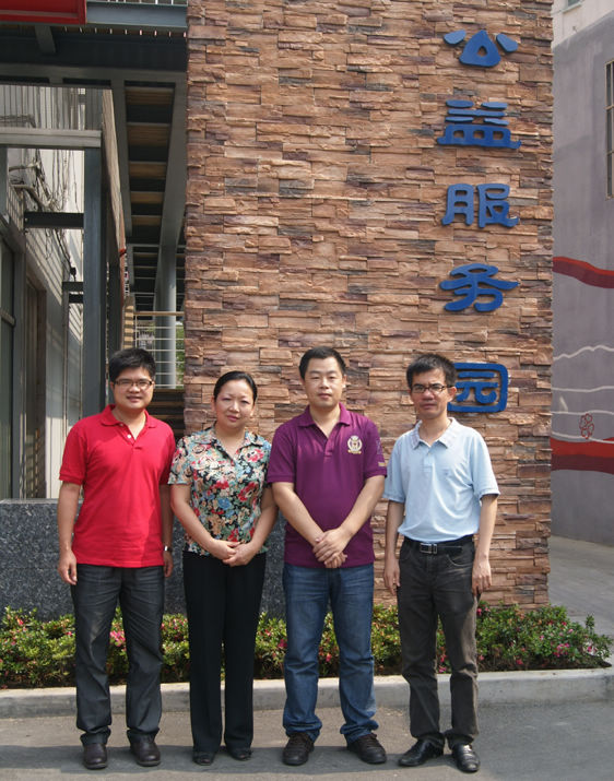 王枬书记与NPI项目部总监阎军楠(右二)合影