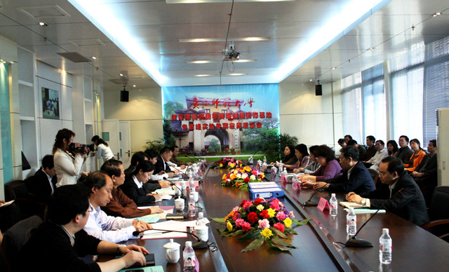 教育部专家组到我校考察“教育部高校辅导员培训和研修基地”建设情况。