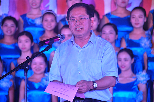 校党委副书记唐仁郭讲话