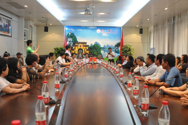 交流会现场（大学生记者团  杨舒剑 摄）