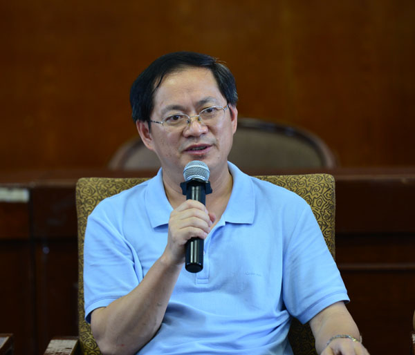 校党委副书记唐仁郭讲话