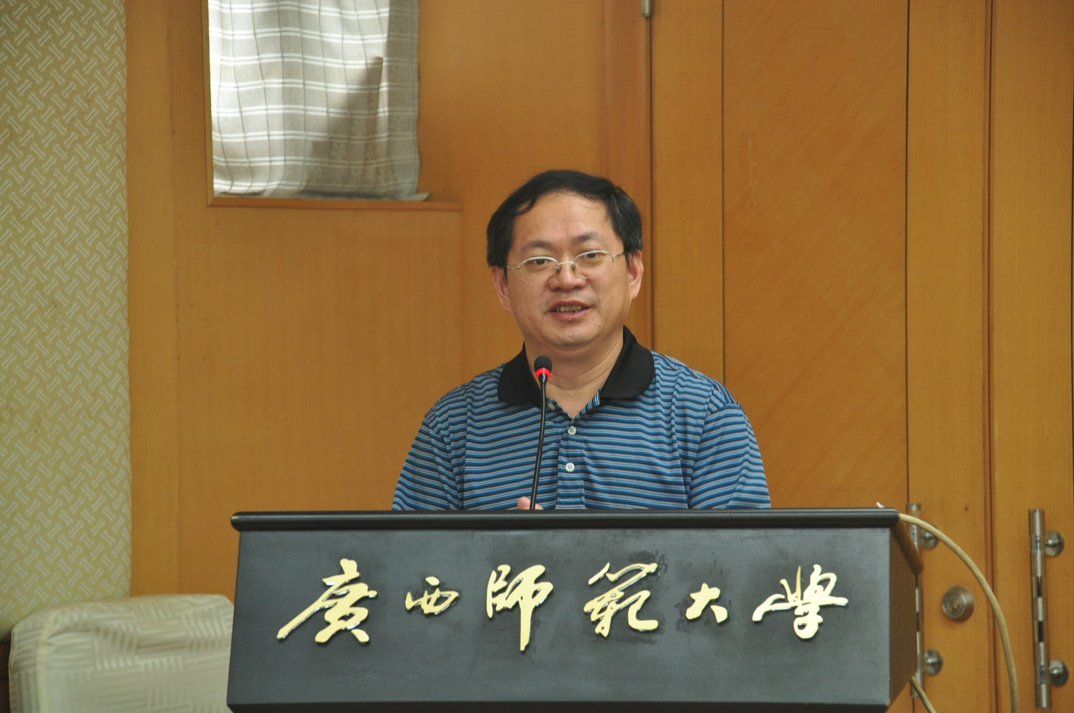 校党委副书记唐仁郭讲话(大学生通讯社 陈园园/摄）