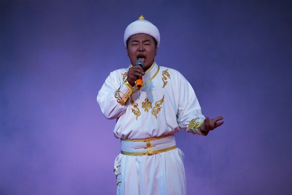 踢馆选手黎皓天演唱《我们不一样》.JPG