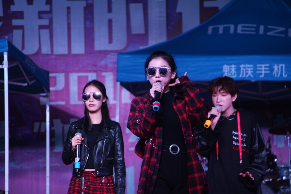 梁琪战队表演.JPG
