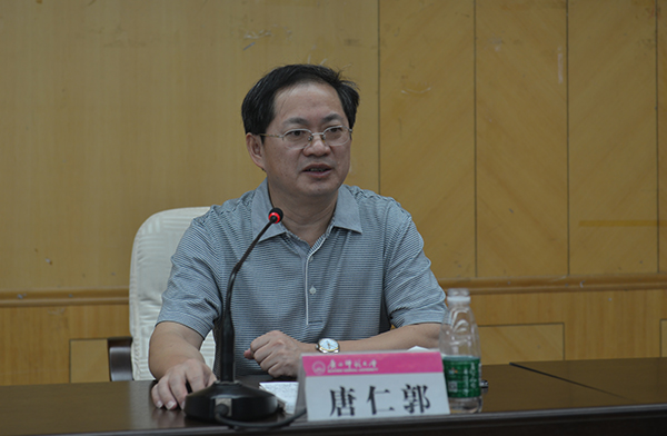 校党委副书记唐仁郭