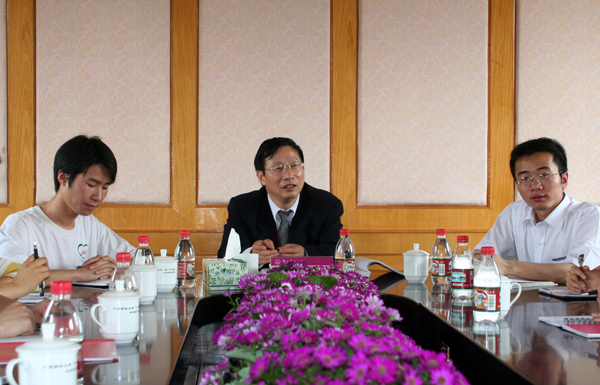 张澍研究员与我校学生座谈。