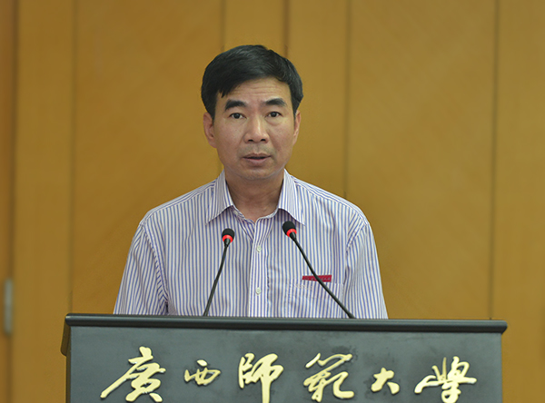 校长梁宏在启动仪式上致辞