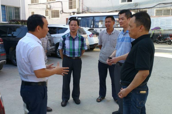 与镇政府领导会谈.png