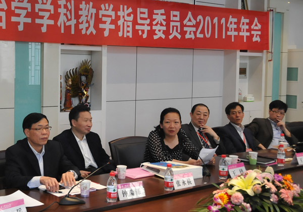 王枬书记在会议上致辞(宣传部 赵晋凯 摄)