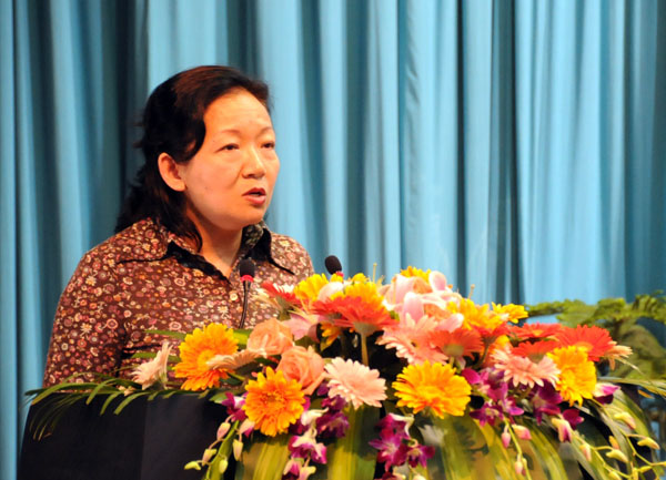 校党委书记王枬在会上发表重要讲话。