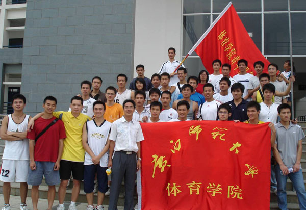 体育学院志愿者服务队合影。