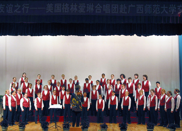 格林•艾琳学生合唱团在艺术总监艾米丽•艾尔斯沃斯的指挥下，为我校师生奉献了一场美妙绝伦的听觉盛筵。