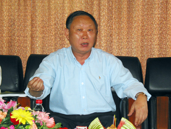 副校长、广西师范大学旅游研究所所长刘健斌在会上讲话。